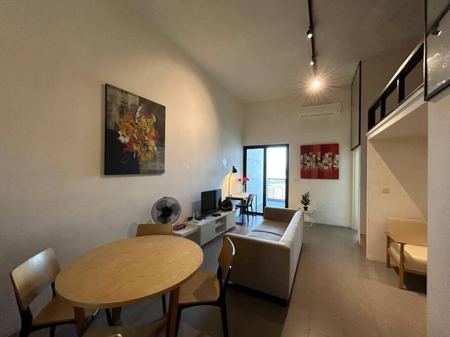 Klsentral-bangsar-midvalley-2-10pax-netflix-balcony-super Fast Internet * Kuala Lumpur