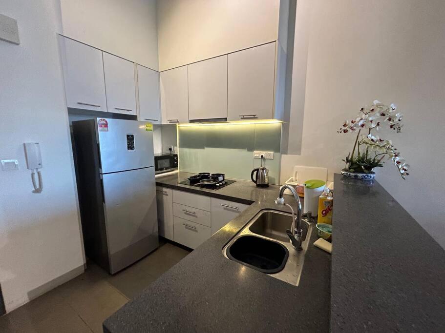 Pangsapuri Klsentral-bangsar-midvalley-2-10pax-netflix-balcony-super Fast Internet Kuala Lumpur