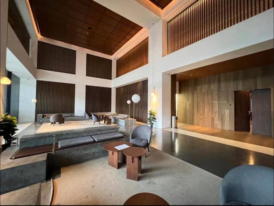 Klsentral-bangsar-midvalley-2-10pax-netflix-balcony-super Fast Internet