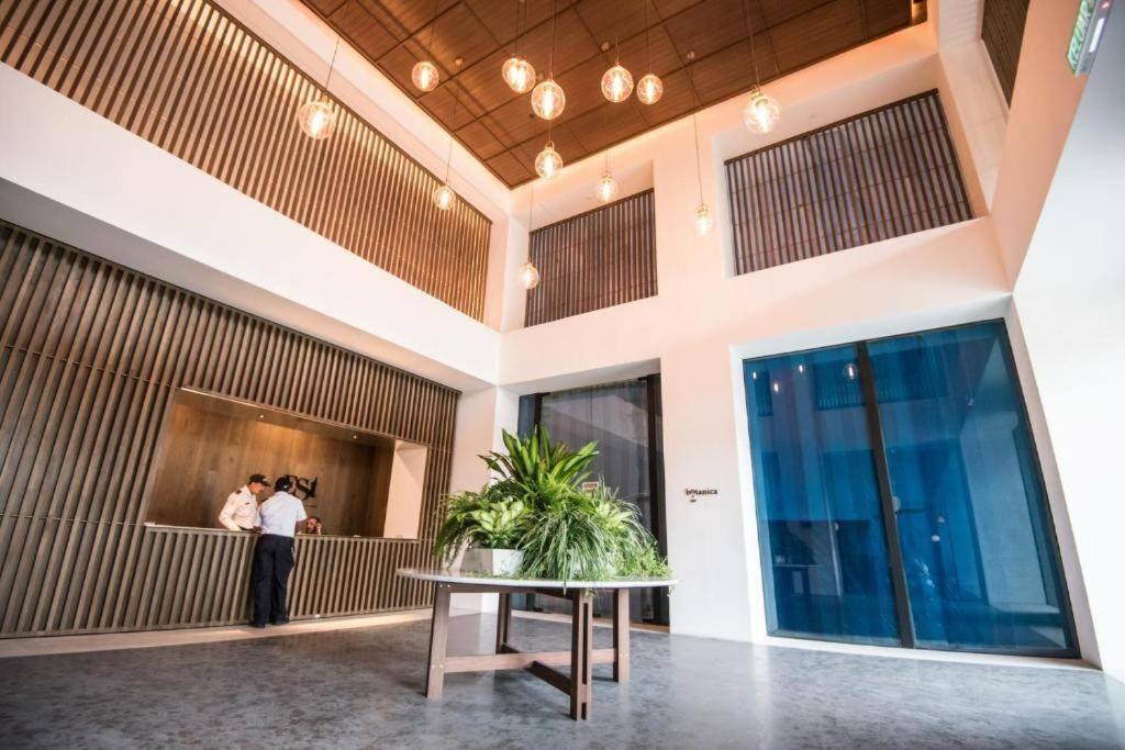 Klsentral-bangsar-midvalley-2-10pax-netflix-balcony-super Fast Internet Pangsapuri Kuala Lumpur