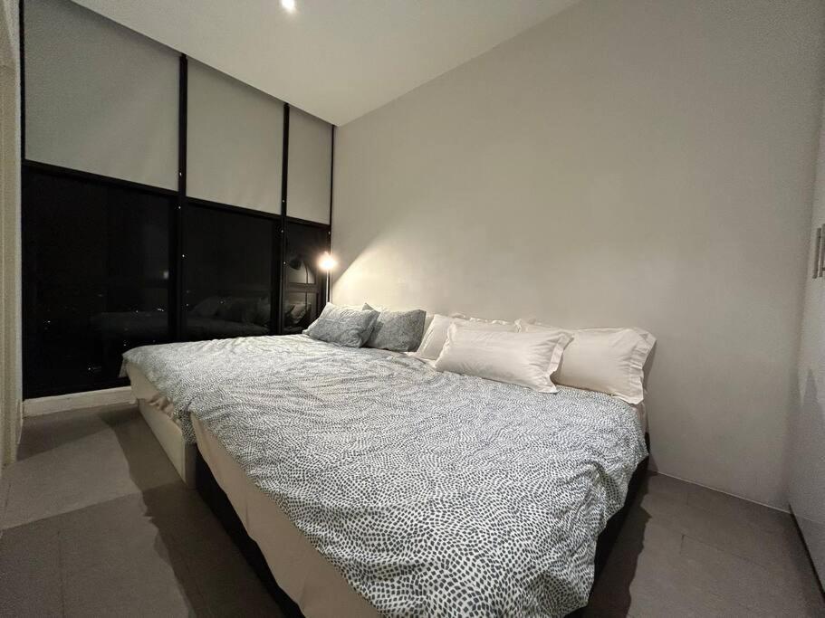 Pangsapuri Klsentral-bangsar-midvalley-2-10pax-netflix-balcony-super Fast Internet Kuala Lumpur