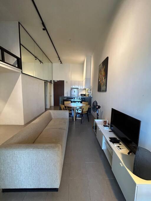 Klsentral-bangsar-midvalley-2-10pax-netflix-balcony-super Fast Internet *