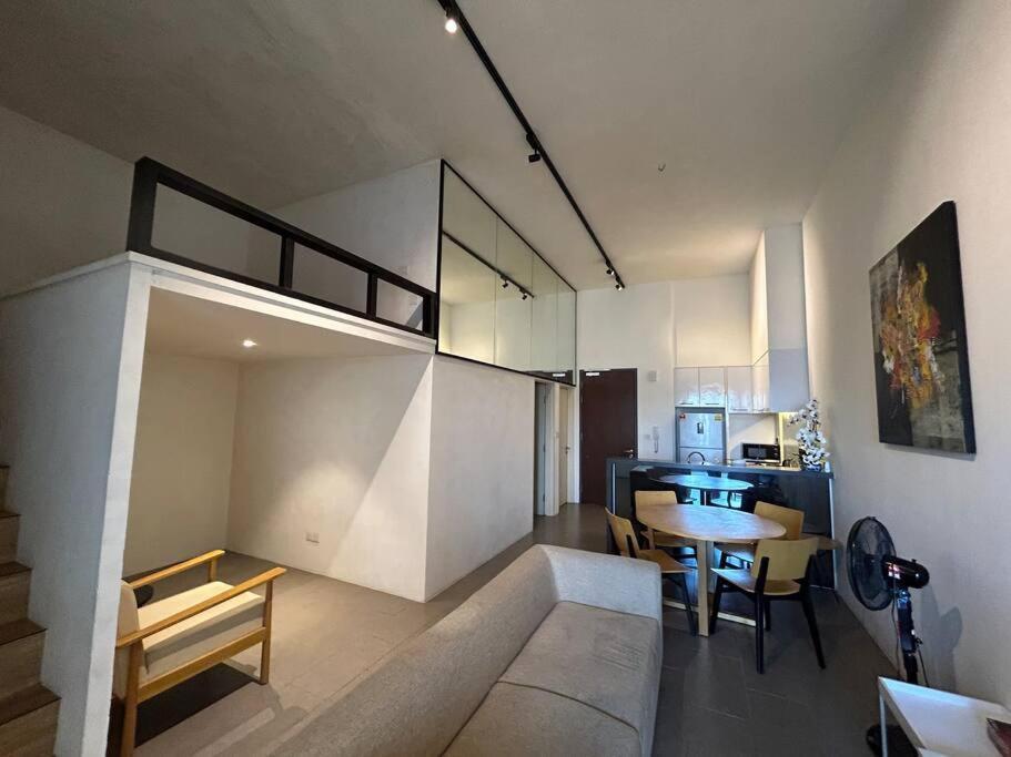 Klsentral-bangsar-midvalley-2-10pax-netflix-balcony-super Fast Internet * Kuala Lumpur